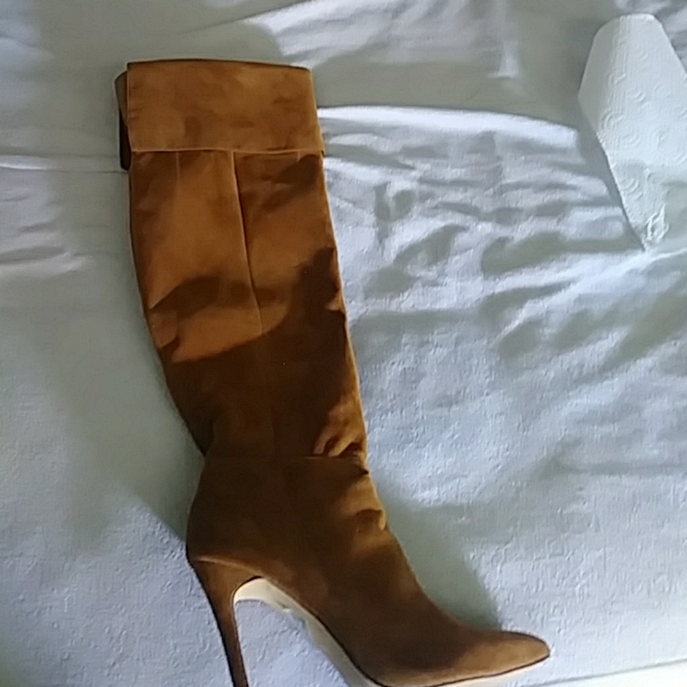 Over the knee pointy boots